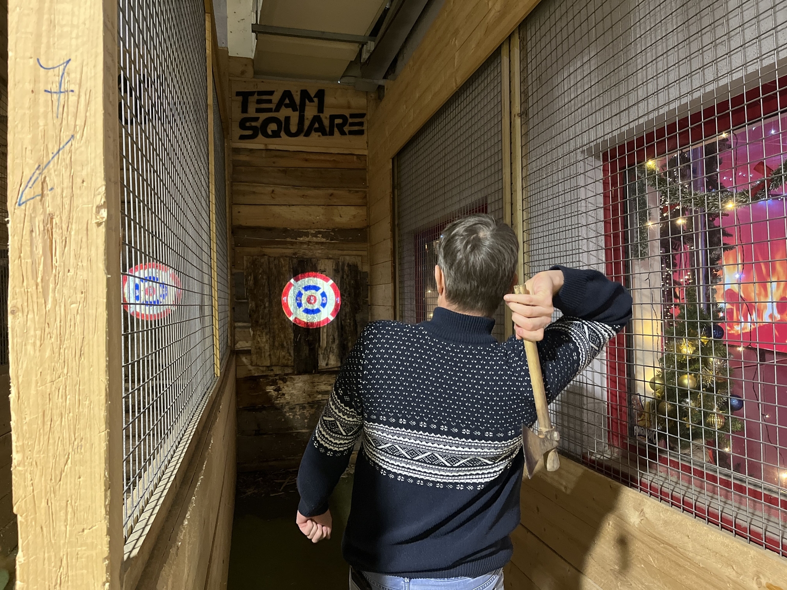 Lancer de haches à Arras : activité insolite et fun chez Team Square
